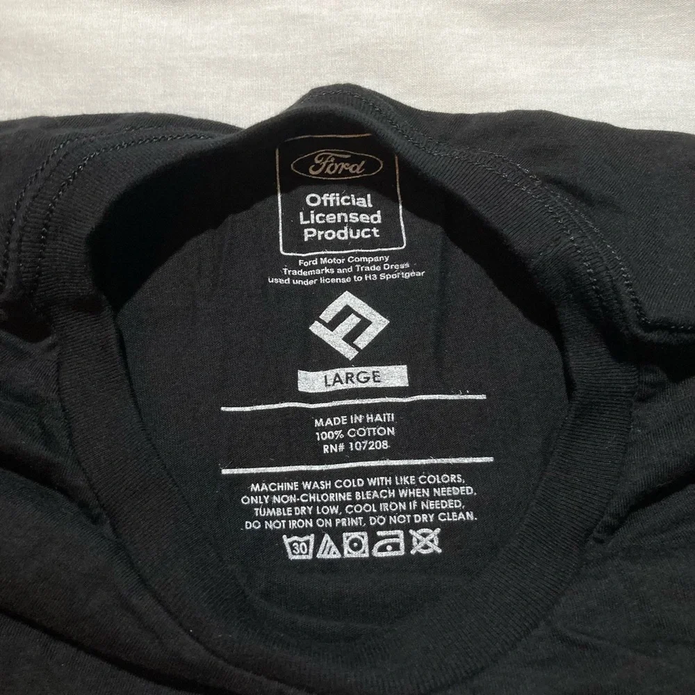 Officially Licensed Men’s Ford Bronco T-shirt! Men’s size large, NWOT! - Picture 3 of 4